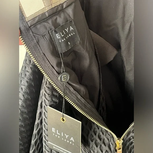 Elegant Black Dress - Picture 11 of 15